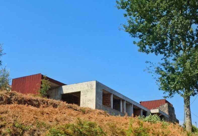 casa rústica com ampliação de luxo tipo t4 num só piso 283 m2 mais suite superior top